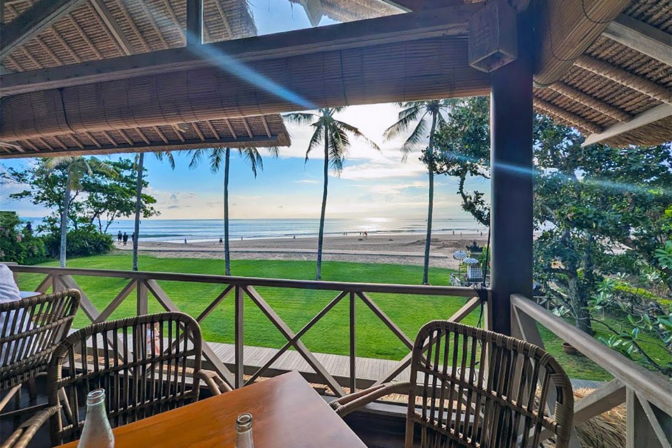 Seminyak Villa Stay - La Lucciola - Restaurant by the Beach